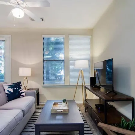 Walk To Downtown Memphis! Apartment